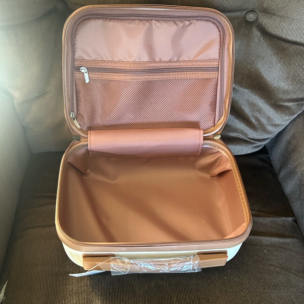 Hard Shell Cosmetic Case - Picture 3 of 4